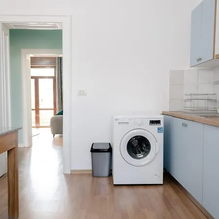 Central Tirana Apartment * 티라나
