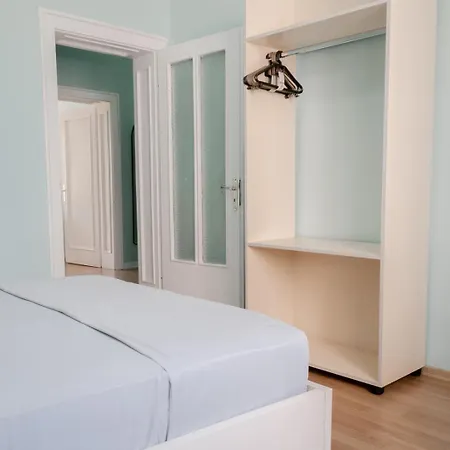Central Tirana Apartment 아파트 티라나