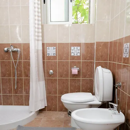 Central Tirana Apartment * 티라나