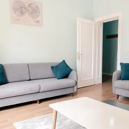 Central Tirana Apartment 티라나